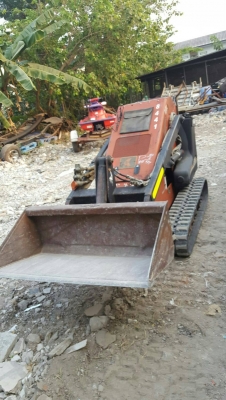 ขายด่วน รถตักเก่ายี่ปุ่น   ยืนบังคับท้าย  เครือง คโบต้า   ตักของ ดี ขาย 80000 บาทคับ