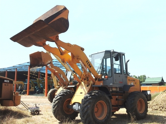 ขายรถตักล้อยาง TCM L16-2 รถนำเข้าจากนอกแท้สภาพเดิมไม่เคยใช้งานในไทยมีแอร์เอกสารอินวอยไฟฟ้าครบสภาพเต็มพร้อมใช้งานที่ร้านละอองดาวแทรคเตอร์นครชัยศรี