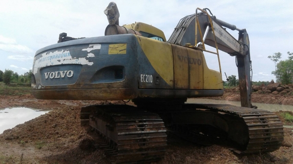 ขาย แบคโฮ VOLVO EC210LC เครื่องดี ปั้มดี ช่วงล่างแน่น ไฟฟ้าครบ เอกสารเล่มทะเบียน รถใช้งานอยู่ ราคาต่อรองได้ครับ