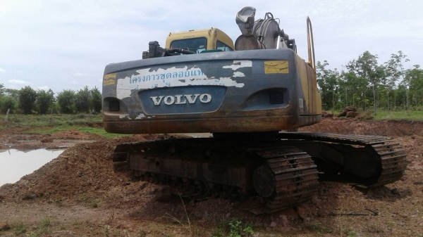 ขาย แบคโฮ VOLVO EC210LC เครื่องดี ปั้มดี ช่วงล่างแน่น ไฟฟ้าครบ เอกสารเล่มทะเบียน รถใช้งานอยู่ ราคาต่อรองได้ครับ