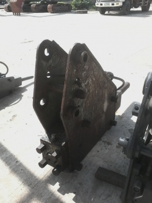 ขายหัวกระแทก รูสลัก 45มิล ระยะห่าง 19.5เซนติเมตร เข็มโต 90เซนติเมตร ยาว42 เซนติเมตร เก่านอก ใช้สำหรับรถขุด 40-50 หรือ60ก็ได้  เช็ดสภาพแล้วพร้อมใช้งาน  ขายราคา 69,000 บาท ติดต่อ089-2619445