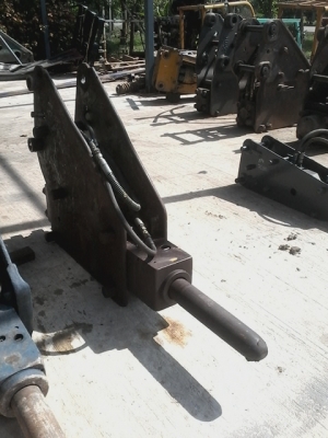 ขายหัวกระแทก รูสลัก 45มิล ระยะห่าง 19.5เซนติเมตร เข็มโต 90เซนติเมตร ยาว42 เซนติเมตร เก่านอก ใช้สำหรับรถขุด 40-50 หรือ60ก็ได้  เช็ดสภาพแล้วพร้อมใช้งาน  ขายราคา 69,000 บาท ติดต่อ089-2619445