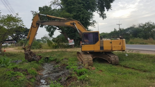 ขายรถขุดแบ็คโค KOMATSU PC200-5เครื่อง6BG1เทอร์โบว์ โซ่ใหม่1เส้น พร้อมใช้งาน ขายรถขุดแบ็คโค KOMATSU PC200-5เครื่อง6BG1เทอร์โบว์ โซ่ใหม่1เส้น พร้อมใช้งาน