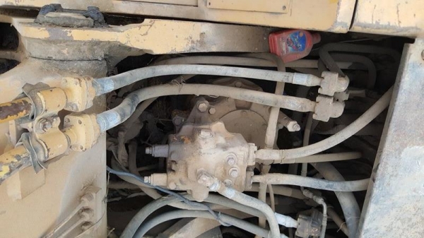 ขายรถขุดแบ็คโค KOMATSU PC200-5เครื่อง6BG1เทอร์โบว์ โซ่ใหม่1เส้น พร้อมใช้งาน