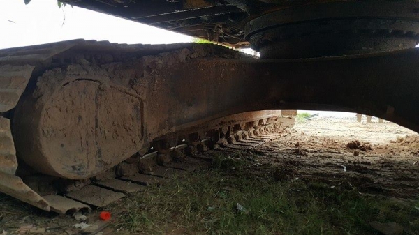 ขายรถขุดแบ็คโค KOMATSU PC200-5เครื่อง6BG1เทอร์โบว์ โซ่ใหม่1เส้น พร้อมใช้งาน