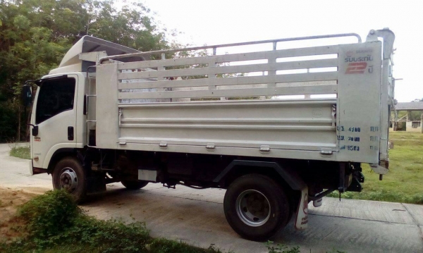 รถอีซูซุ 6 ล้อดั้ม NPR 210 แรงม้า ปี 54. , ( รถวิ่ง 13x,xxx กม. ) สนใจติดต่อ 081 - 6079515