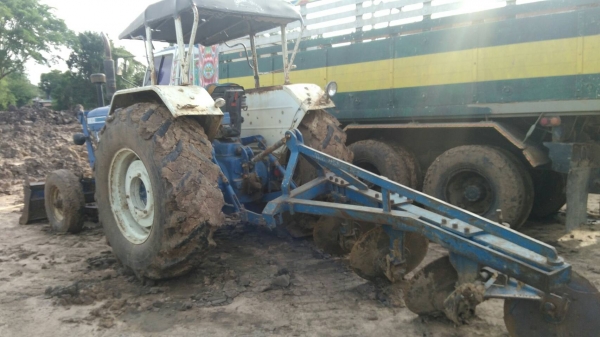 ขายรถไถ FORD 6610 สภาพดีมาก เบียดเบียน 325,000บ. สนใจ 0835601591 หรือ 0903494058