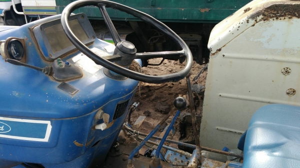 ขายรถไถ FORD 6610 สภาพดีมาก เบียดเบียน 325,000บ. สนใจ 0835601591 หรือ 0903494058