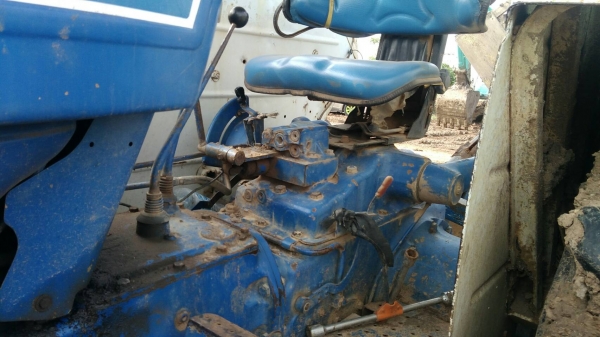 ขายรถไถ FORD 6610 สภาพดีมาก เบียดเบียน 325,000บ. สนใจ 0835601591 หรือ 0903494058