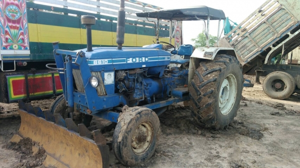 ขายรถไถ FORD 6610 สภาพดีมาก เบียดเบียน 325,000บ. สนใจ 0835601591 หรือ 0903494058