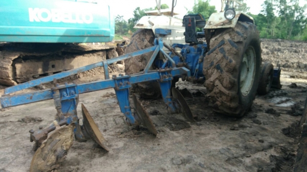 ขายรถไถ FORD 6610 สภาพดีมาก เบียดเบียน 325,000บ. สนใจ 0835601591 หรือ 0903494058