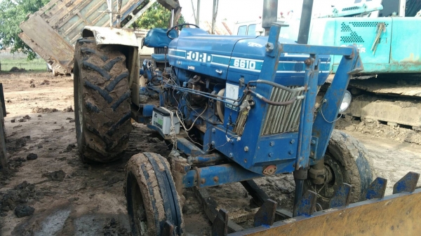 ขายรถไถ FORD 6610 สภาพดีมาก เบียดเบียน 325,000บ. สนใจ 0835601591 หรือ 0903494058