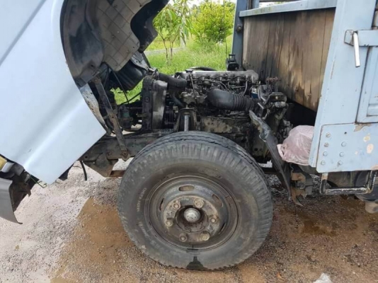 ขาย 395,000 บาท ISUZU NPR66PX5 T ปี 41 เครื่อง 4HF1-120 แรง ยาว 5 เมตร หัวบาง ยางดี คัสชีสวย เอกสารเล่มทะเบียน รถอยู่ ราชบุรี 090-772-3710 090-772-3708