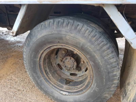 ขาย 395,000 บาท ISUZU NPR66PX5 T ปี 41 เครื่อง 4HF1-120 แรง ยาว 5 เมตร หัวบาง ยางดี คัสชีสวย เอกสารเล่มทะเบียน รถอยู่ ราชบุรี 090-772-3710 090-772-3708