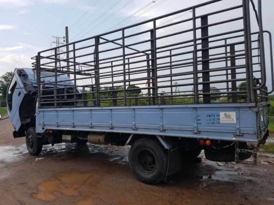 ขาย 395,000 บาท ISUZU NPR66PX5 T ปี 41 เครื่อง 4HF1-120 แรง ยาว 5 เมตร หัวบาง ยางดี คัสชีสวย เอกสารเล่มทะเบียน รถอยู่ ราชบุรี 090-772-3710 090-772-3708