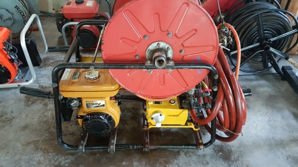 ชุดปั้มอัดฉีดเครื่องยนต์เบนชิล robin 5แรงม้า รุ่นใหม่ ประหยัดน้ำมัน พร้อมปั้มฉีดยา yoshi ขนาด1นิ้ว สภาพสวย สายยาว 100เมตร เก็บสายอัตโนมัติ นำเข้าจากญี่ปุ่น ไม่เคยใช้ในไทย เช็คสภาพพร้อมใช้งาน