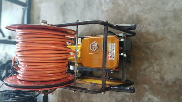 ชุดปั้มอัดฉีดเครื่องยนต์เบนชิล robin 5แรงม้า รุ่นใหม่ ประหยัดน้ำมัน พร้อมปั้มฉีดยา yoshi ขนาด1นิ้ว สภาพสวย สายยาว 100เมตร เก็บสายอัตโนมัติ นำเข้าจากญี่ปุ่น ไม่เคยใช้ในไทย เช็คสภาพพร้อมใช้งาน