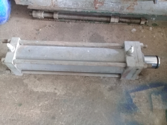 ชุกกระบอกไฮดรอลิคอุตสาหกรรมสภาพดี