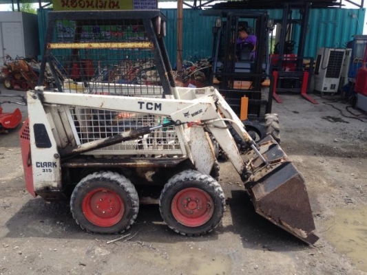 รถตัก BOBCAT TCM 315 ราคาพิเศษ 89,000 บาท รหัสสินค้า : 50103039 www.nihonmono.com