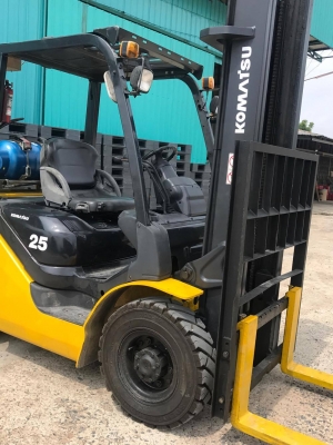 ขายฟอร์คลิฟท์  KOMATSU รุ่น FG25T-16 ขนาดยก 2.5 ตันเสา 4 เมตร เก่านอกเเท้