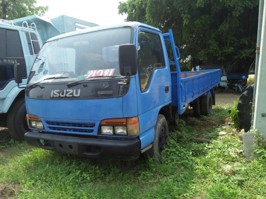 หกล้อIsuzu 120 แรง กะบะยาว 5.5เมตร หกล้อIsuzu 120 แรง กะบะยาว 5.5เมตร