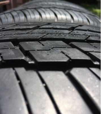 ยาง Dunlop 225 65 17 กลางปี15 ดอกเต็ม เนื้อนิ่มๆ ใช้ยาว ราคาไม่แพง