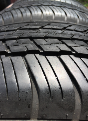 ยาง Dunlop 225 65 17 กลางปี15 ดอกเต็ม เนื้อนิ่มๆ ใช้ยาว ราคาไม่แพง