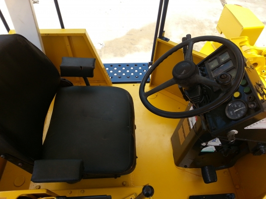 ขายรถตักล้อยาง KOMATSU WA 100-1 รถนำเข้าจากนอกแท้ยังไม่เคยใช้งานในไทยสภาพเต็มทุกอย่างมีเอกสารอินวอยไฟฟ้าครบรถพร้อมใช้ร้านละอองดาวแทรคเตอร์นครชัยศรี