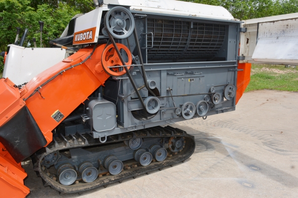 รถเกี่ยวคูโบ้ DC 60 พร้อมใช้งาน