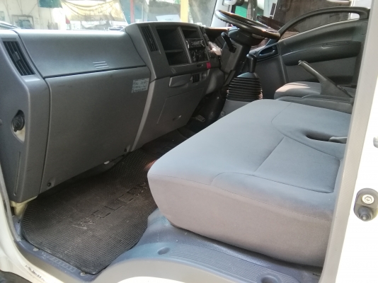6 ล้อกลาง *EURO.3* ISUZU NQR 175แรงม้า *คอมมอนเรว* ยาว 5.50 ม.* รถสวยเดิม+พร้อมใช้งาน * รถห้างแท้ * มีเล่มพร้อมโอน *