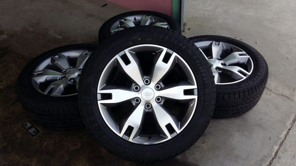 ขายล้อแม็กป้ายแดง ford everest 20&quot;&times;8.5&quot; ยางปี16 สนใจติดต่อ ร้าน ก.เจริญการยางครับ 081-3747940