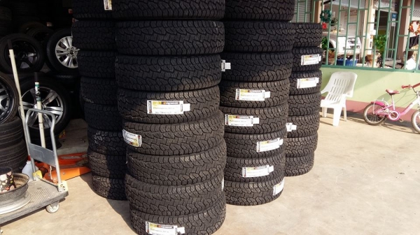 ขายยางใหม่ปี17 hankook rf10 265/70r16 สนใจติดต่อ ตาเล็ก ล้อและยางครับ 081-3747940
