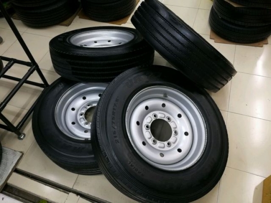 ล้อกะทะรถบรรทุก6รูขอบ17.5พร้อมยางmaxxis 215-75R17.5 สภาพสวยราคาถูก ล้อกะทะรถบรรทุก6รูขอบ17.5พร้อมยางmaxxis 215-75R17.5 สภาพสวยราคาถูก