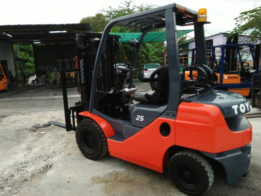 ขาย รถโฟรคลิฟท์ โตโยต้า รุ่น 8 เบนซิล2.5 ตัน
