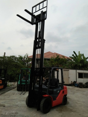 ขาย รถโฟรคลิฟท์ โตโยต้า รุ่น 8 เบนซิล2.5 ตัน