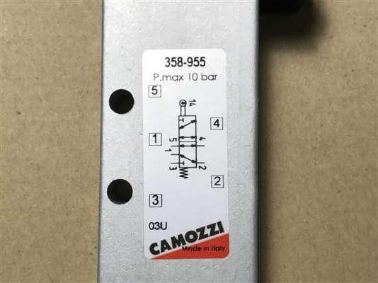 โรลเลอร์วาล์วลม ยี่ห้อ CAMOZZI MADE IN ITALY โรลเลอร์วาล์วลม ยี่ห้อ CAMOZZI MADE IN ITALY