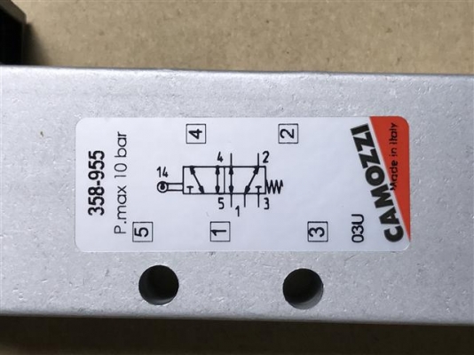 โรลเลอร์วาล์วลม ยี่ห้อ CAMOZZI MADE IN ITALY โรลเลอร์วาล์วลม ยี่ห้อ CAMOZZI MADE IN ITALY