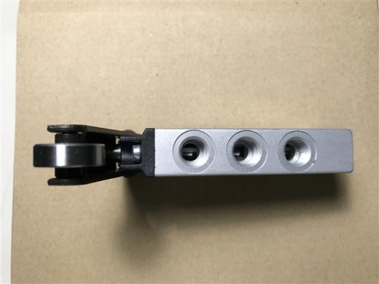 โรลเลอร์วาล์วลม ยี่ห้อ CAMOZZI MADE IN ITALY โรลเลอร์วาล์วลม ยี่ห้อ CAMOZZI MADE IN ITALY