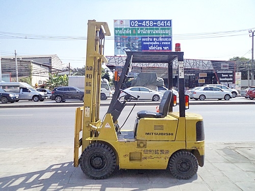 ขายรถยกมิตซูบิชิ 1.5 ตัน  เครื่องเบนซิน  กระบอกคู่  เสาสูง 4 เมตร  ยางตันใหม่  พวงมาลัยเพาเว่อร์  สีเดิมจากนอก นำเข้าจากญี่ปุ่น ใช้งานได้ทันที ราคา140000