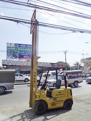 ขายรถยกมิตซูบิชิ 1.5 ตัน  เครื่องเบนซิน  กระบอกคู่  เสาสูง 4 เมตร  ยางตันใหม่  พวงมาลัยเพาเว่อร์  สีเดิมจากนอก นำเข้าจากญี่ปุ่น ใช้งานได้ทันที ราคา140000