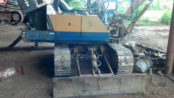 ขาย 175,000 KOMATSU   PC  30-5  เครื่องดีแห้งไม่มีไอ ปั้มแรง โซ่เปลี่ยนใหม่ รถพร้อมลุย  สภาพเก่านอก  รถอยู่ จันทบุรี 090-772-3710 090-772-3708