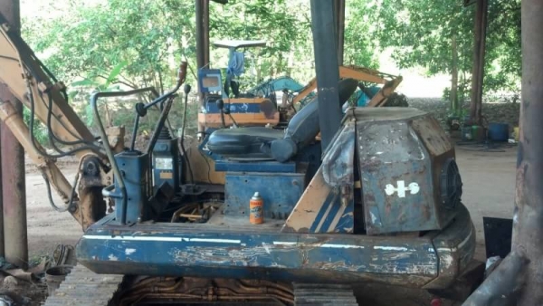 ขาย 175,000 KOMATSU   PC  30-5  เครื่องดีแห้งไม่มีไอ ปั้มแรง โซ่เปลี่ยนใหม่ รถพร้อมลุย  สภาพเก่านอก  รถอยู่ จันทบุรี 090-772-3710 090-772-3708