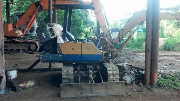 ขาย 175,000 KOMATSU   PC  30-5  เครื่องดีแห้งไม่มีไอ ปั้มแรง โซ่เปลี่ยนใหม่ รถพร้อมลุย  สภาพเก่านอก  รถอยู่ จันทบุรี 090-772-3710 090-772-3708