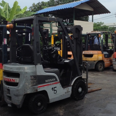 +++ ขายโฟล์คลิฟท์  NISSAN FD15  ขนาด  1.5  ตัน  เครื่องยนต์ดีเซล  เสา  3  เมตร  เกียร์ออโตเมติค  งา 1,070  มม.  ยางตันครับ