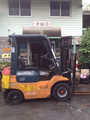 +++ ขายโฟล์คลิฟท์  TOYOTA 7FD15  ขนาด  1.5  ตัน  เครื่องยนต์ดีเซล  เสา  3  เมตร  เกียร์ออโตเมติค  งา 1,070  มม.  ยางตันครับ