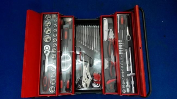 กล่องเครื่องมือ 81 ชิ้น ของใหม่แกะกล่อง ราคา 3,400 บาท รหัสสินค้า : 81004767 www.nihonmono.com