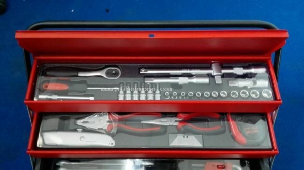 กล่องเครื่องมือ 81 ชิ้น ของใหม่แกะกล่อง ราคา 3,400 บาท รหัสสินค้า : 81004767 www.nihonmono.com