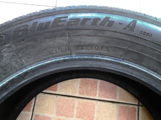 ขายยาง 215-60-16 YOKOHAMA BLUE EARTH ปี15 สวยๆ 1ชุด