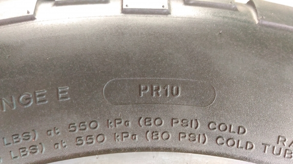 ขายยางลุยๆ BF KM2  265/75/16 ปี 14