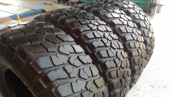 ขายยางลุยๆ BF KM2  265/75/16 ปี 14